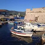 Kuca Za Odmor U Kastelima S Pogledom Na * Kaštela
