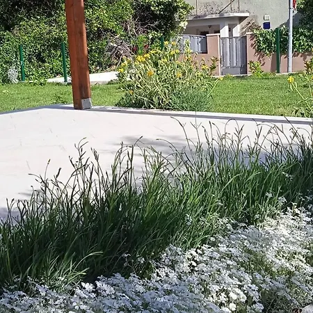 Kuca Za Odmor U Kastelima S Pogledom Na Feriehus Kaštela