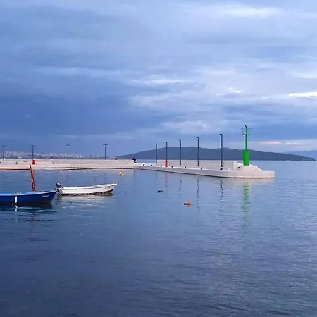 Holiday home Kuca Za Odmor U Kastelima S Pogledom Na Kastela