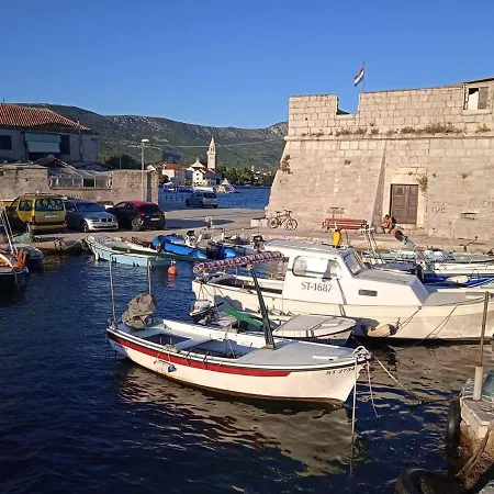 Kuca Za Odmor U Kastelima S Pogledom Na * Kaštela