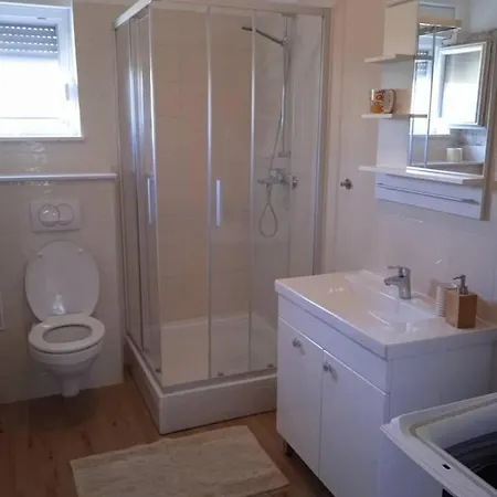 Holiday home Kuca Za Odmor U Kastelima S Pogledom Na Kastela