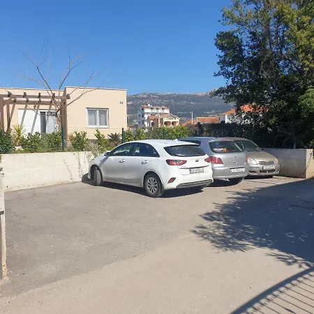 Kuca Za Odmor U Kastelima S Pogledom Na Feriehus *