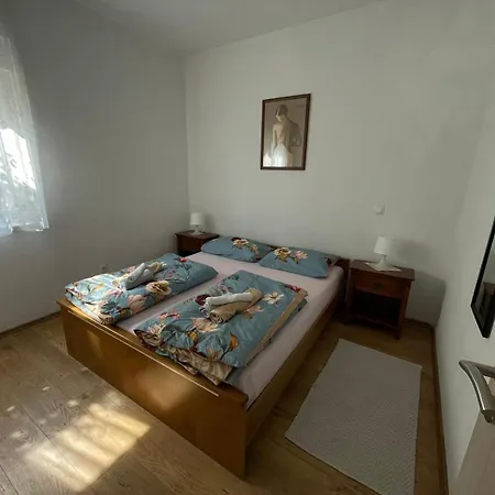 Kuca Za Odmor U Kastelima S Pogledom Na Feriehus Kaštela