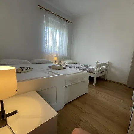 Kuca Za Odmor U Kastelima S Pogledom Na Feriehus *