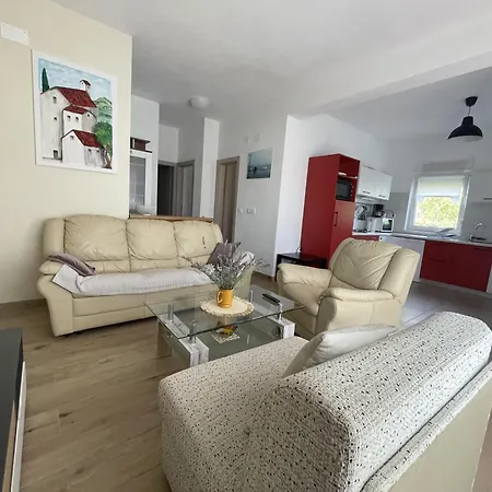 Kuca Za Odmor U Kastelima S Pogledom Na Feriehus Kaštela